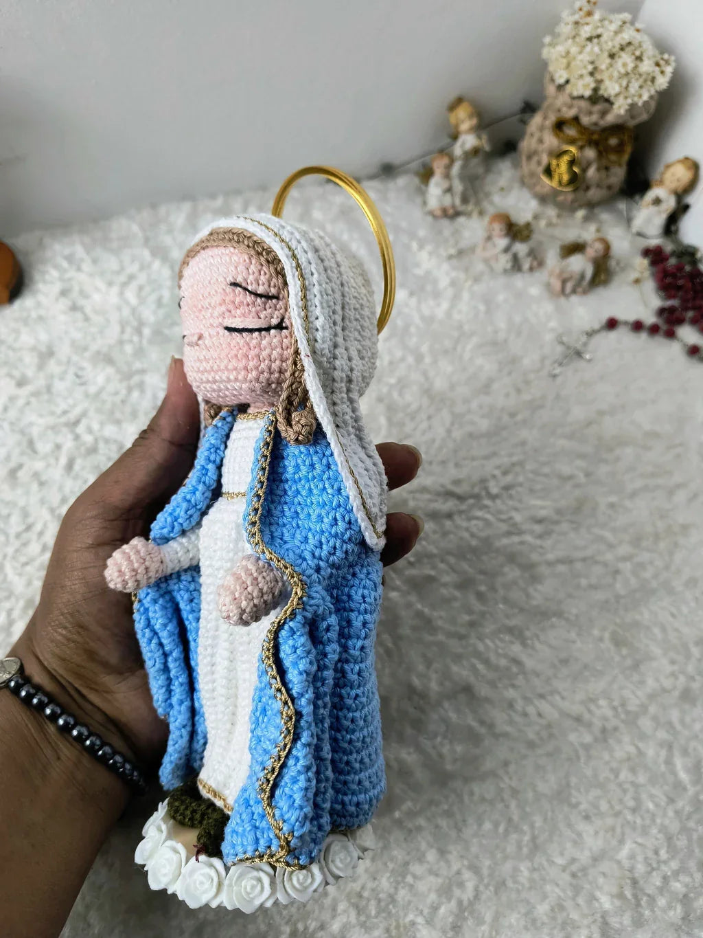 Nossa Senhora das Graças em Crochê Artesanal – Fé, Proteção e Amor em Cada Detalhe