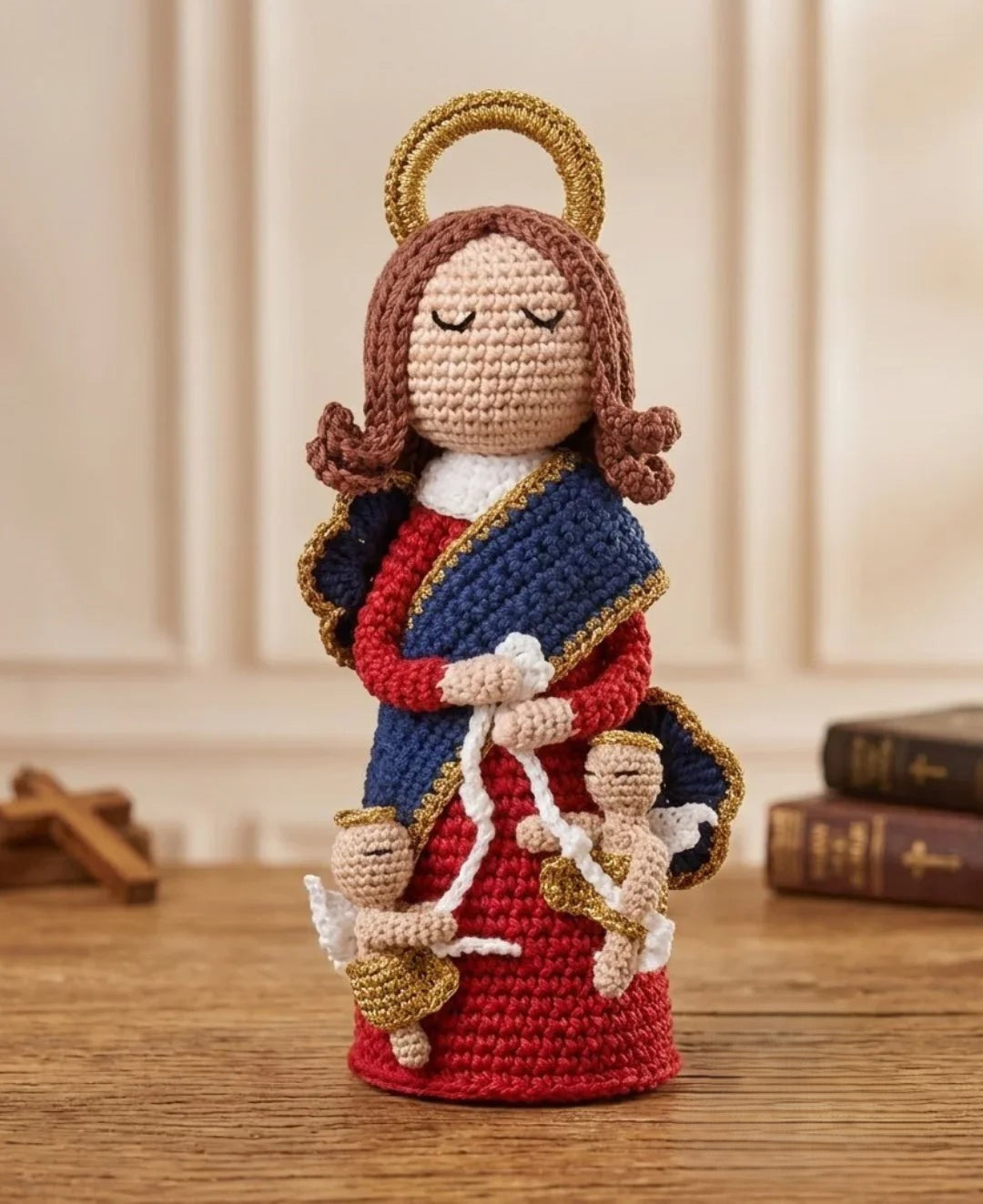 Nossa Senhora Desatadora dos Nós da Fé e da Esperança – Amigurumi Sagrado em Crochê | Santa Arte