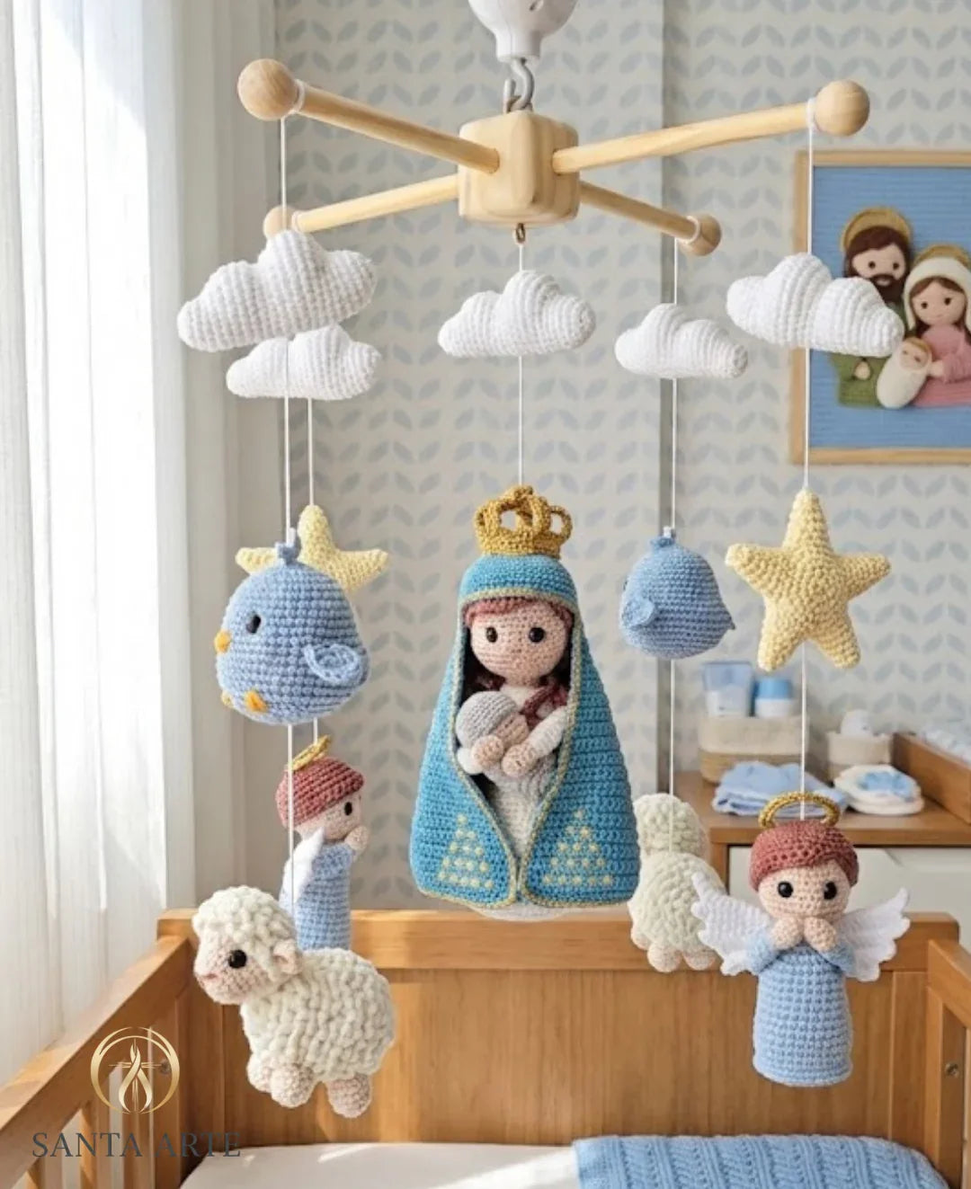 Mobile de Berço Nossa Senhora do Amor e da Proteção – Arte Sacra Infantil | Santa Arte