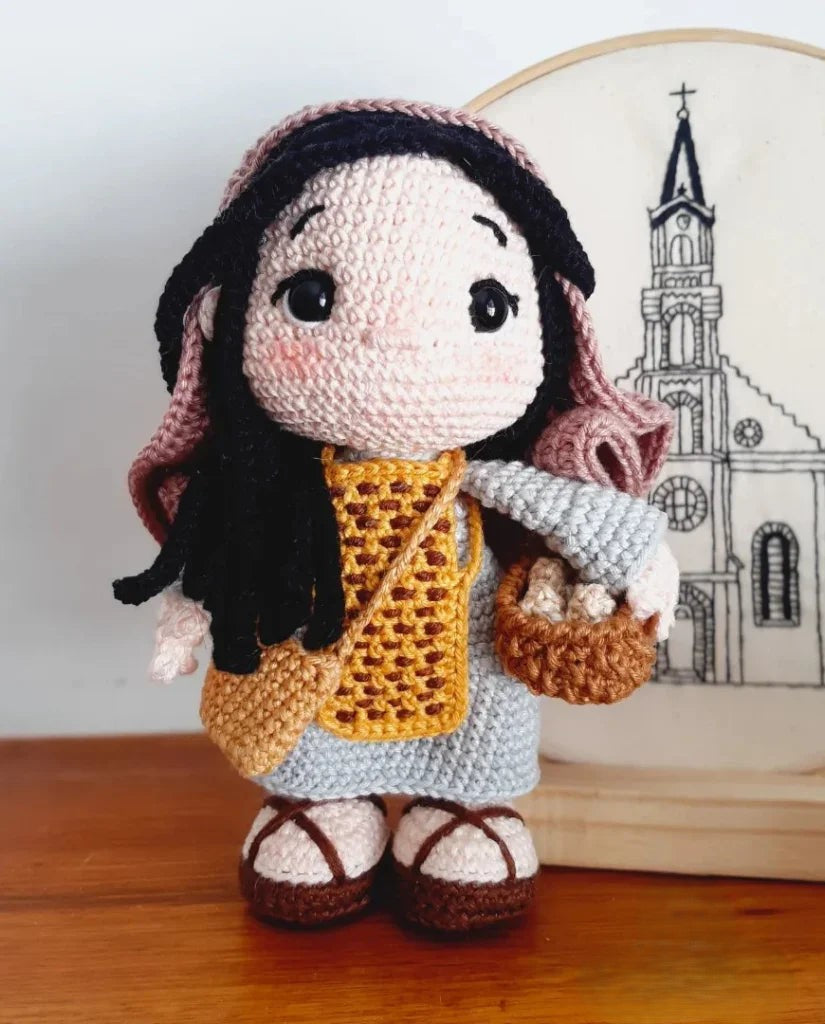 Santa Maria Madalena da Conversão e do Amor – Amigurumi Sagrado em Crochê | Santa Arte